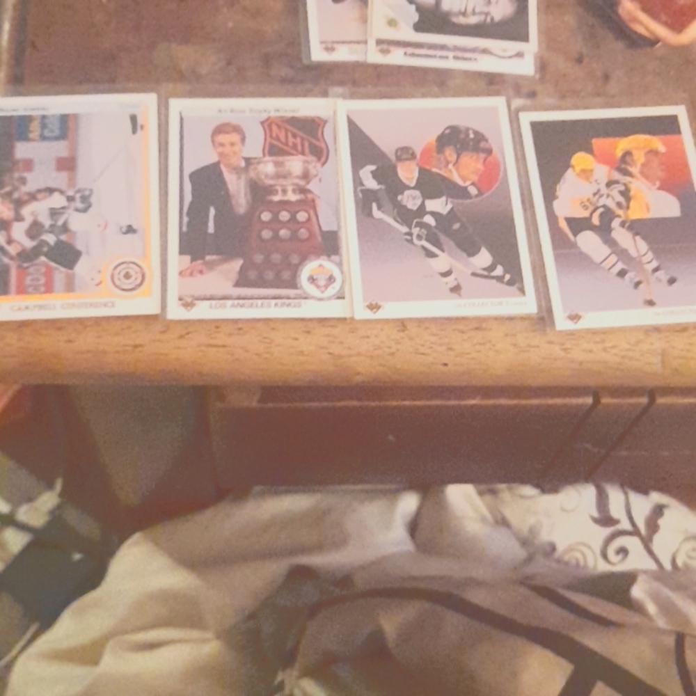 Wayne Gretzky and Mario lemieux upper deck hockey cards